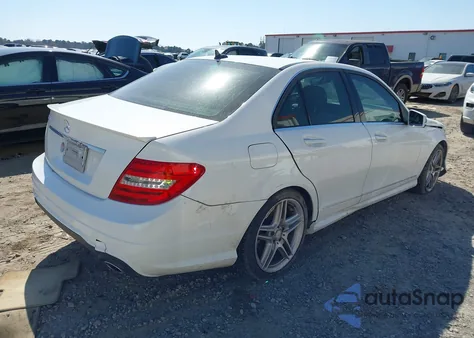 2013 Mercedes-Benz C 350 Sport из США, поврежденный, VIN WDDGF5HB1DA861449